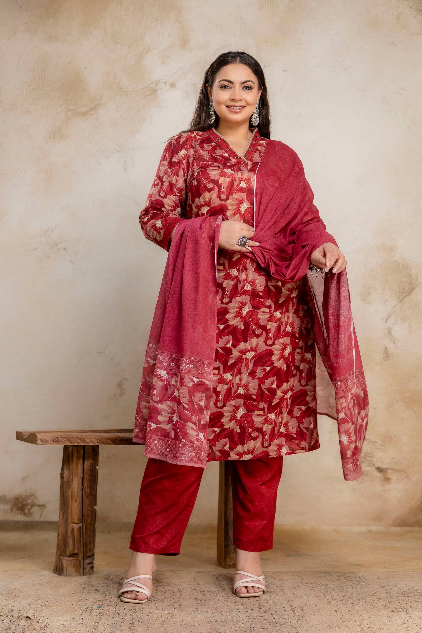 Draped dupatta styling on plus size kurti pant set for curvy women