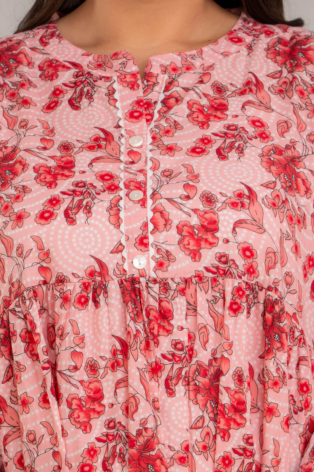 Neckline Closeup of Pink and Red Rayon Floral Short Kurti Tunic – Curvisha Plus Size Women’s Wear