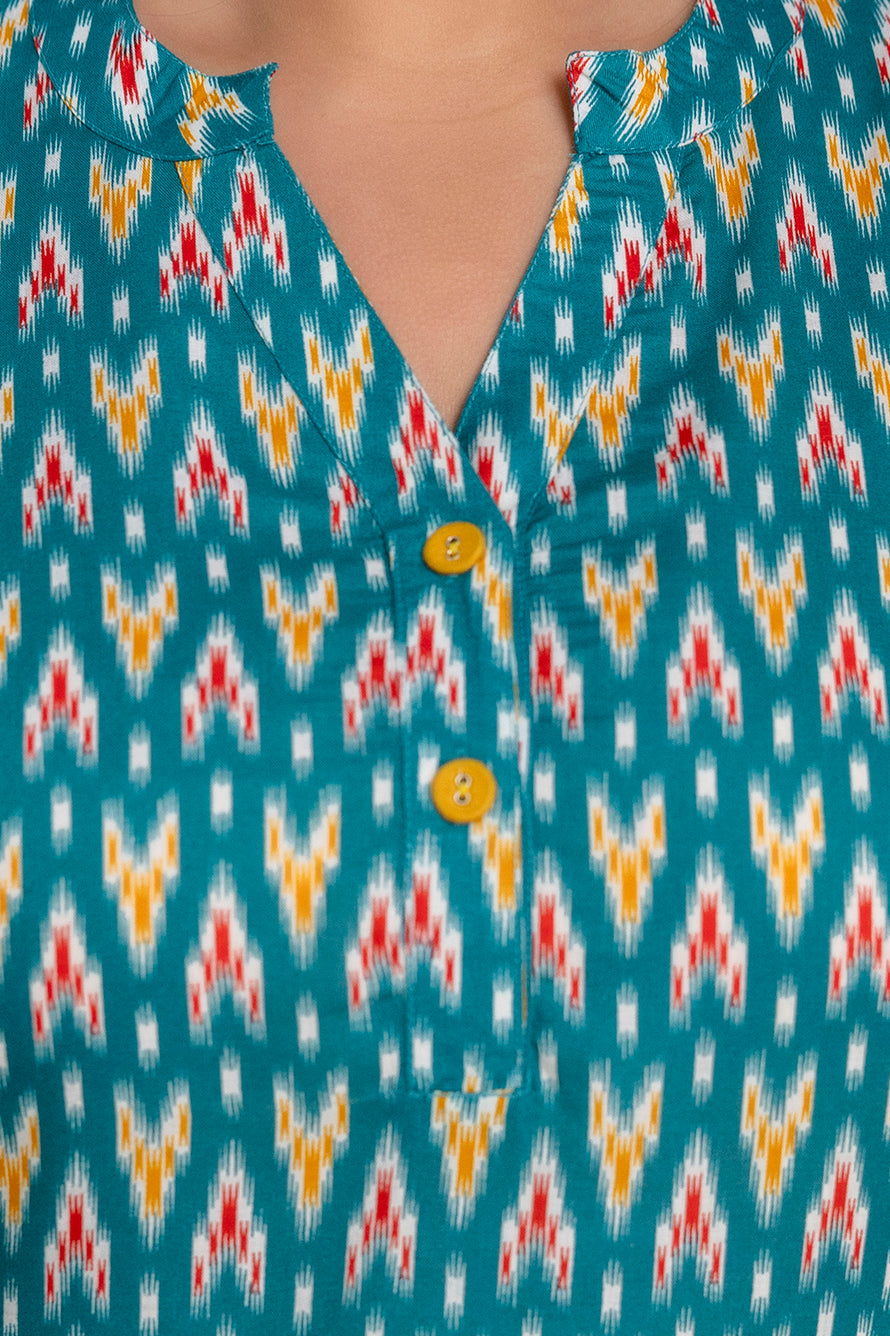 Close up button detail of plus size teal green ikat cotton short kurti