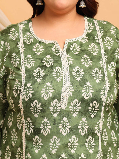 Fabric motif and lace panel detail on Green Cotton Kurti for curvy fit, soft cotton, fat friendly big size clothing