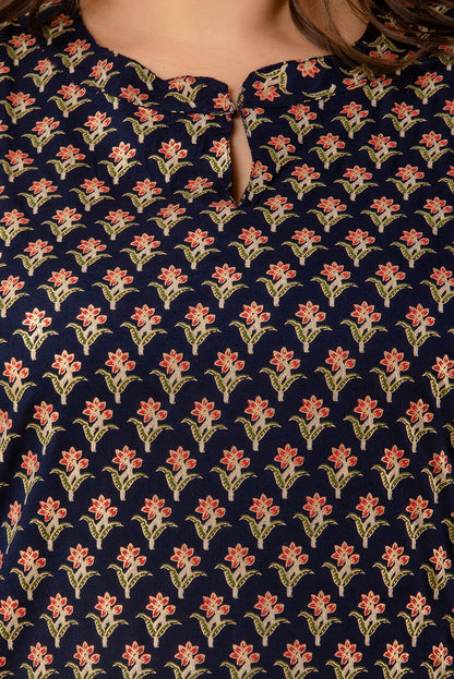 Notch-neck detail of navy buta-print kurti; neat finish and soft hand-feel; ideal for curvy wardrobes.