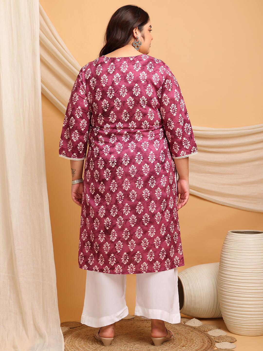 Plus size lavender cotton printed kurti back view with lace edged sleeves, fat friendly big size clothing, sizes 3XL-9XL