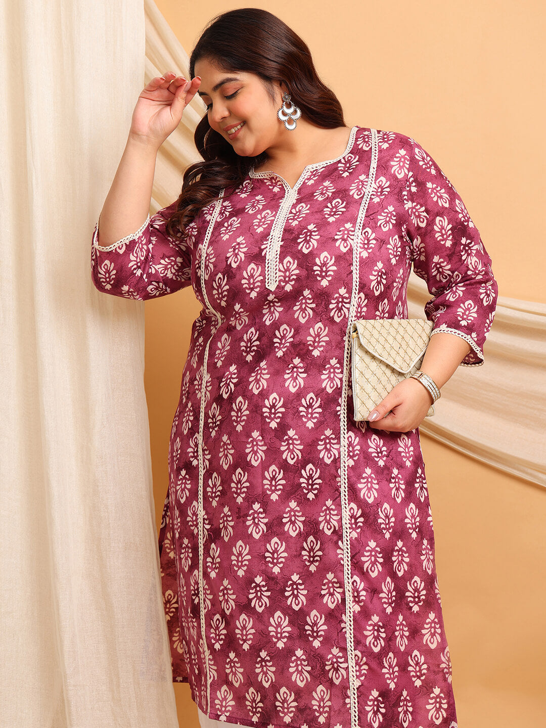 Elegant pose highlighting print and lace trim on lavender cotton kurti, Curvisha plus size, fat friendly big size clothing