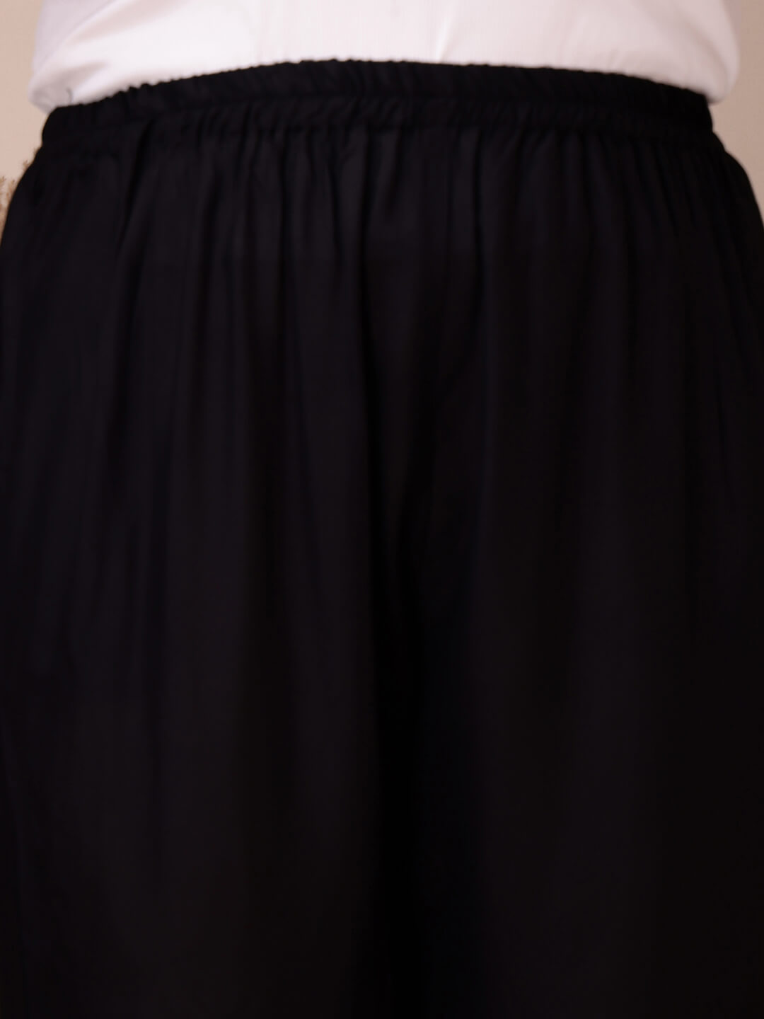 Elastic waistband close-up of black rayon palazzo pants for big size comfort – Curvisha