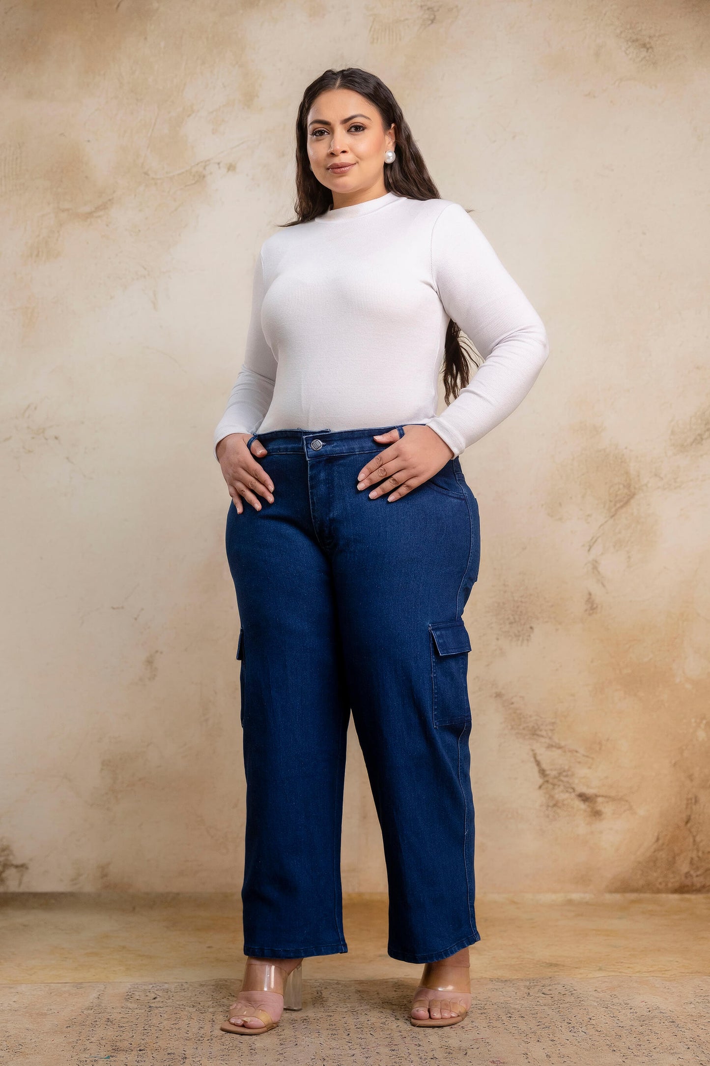 Plus size buttoned dark blue denim pants outfit for fat women, stylish big size clothing look