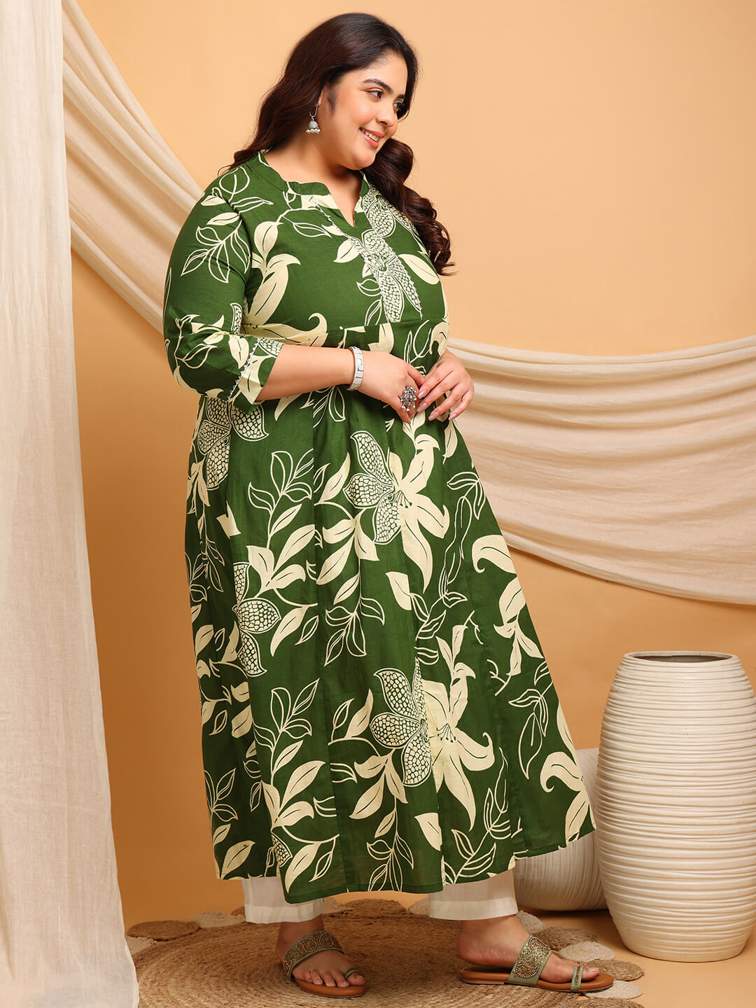 Plus size green floral gathered dress styling for curvy women clothing, breathable rayon gown