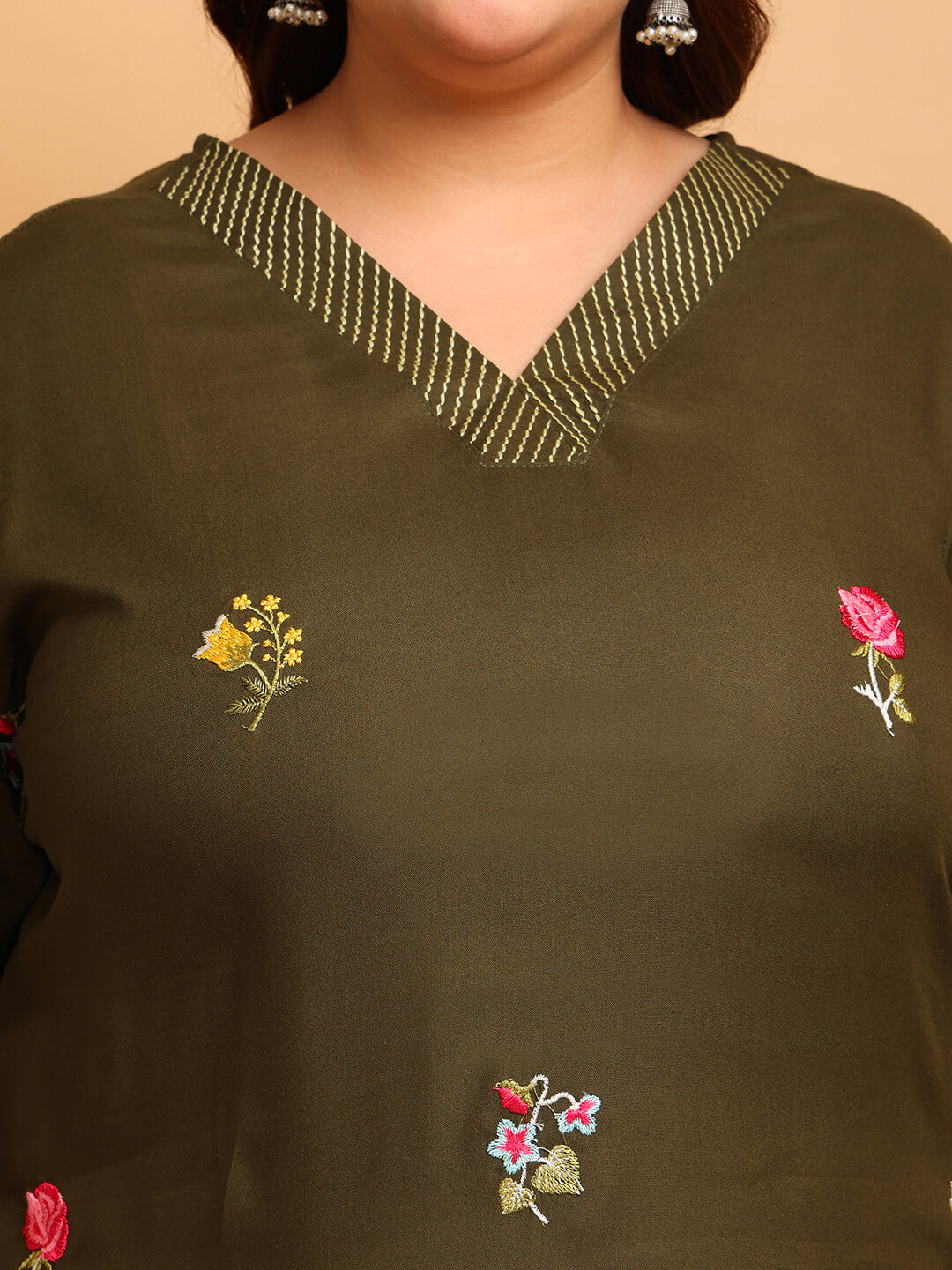 Close up V neck panel detail on plus size olive rayon kurti for curvy women clothing, textured neckline kurti for women