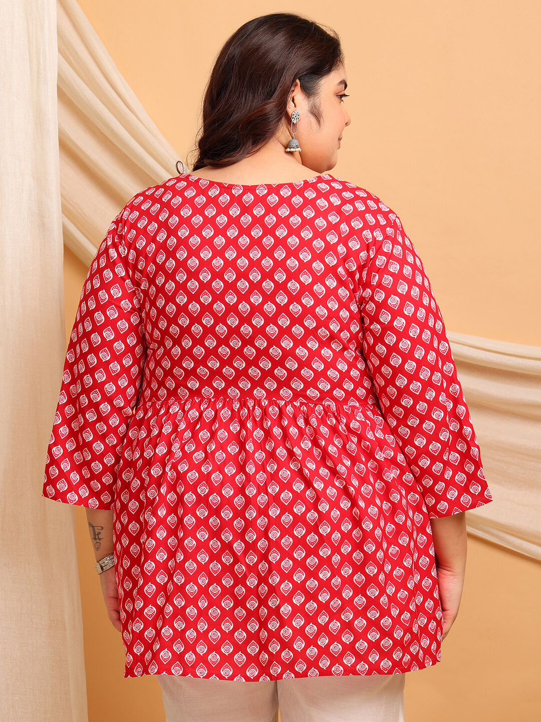 Back view of plus size red printed rayon short kurti tunic with empire yoke gathers and relaxed ¾ sleeves – Curvisha